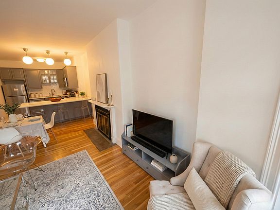 4th image of 922 Beacon St #223