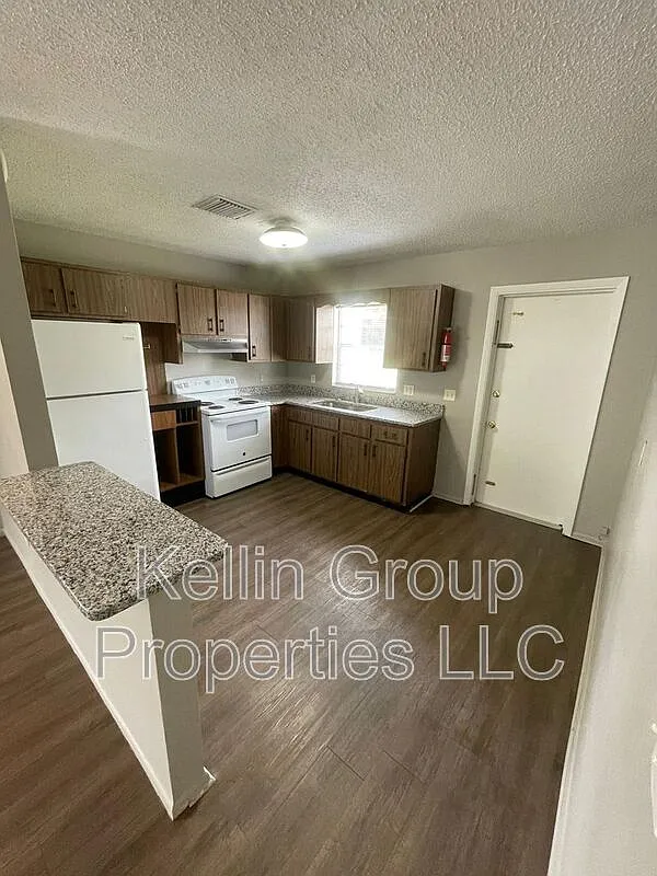 2 bed, 1.0 bath, 783 sqft, $1,195 — Photo 4