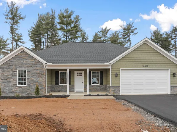 10827 Hershey Dr, Williamsport, MD 21795