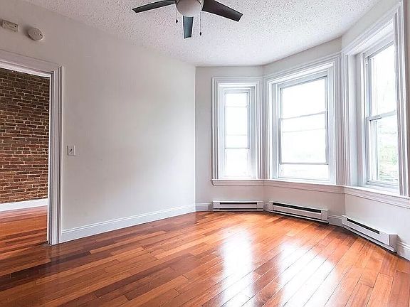 4th image of 320 Warren St #2