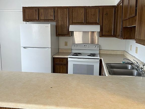 3rd image of 706 N Park Blvd APT 12