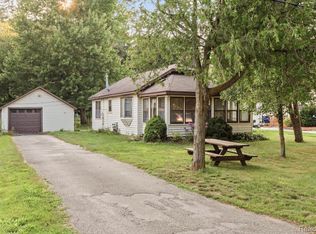 6621 Bunker Rd, Lakeport, MI 48059