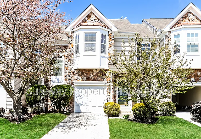 158 Chancellor Dr — Photo 1