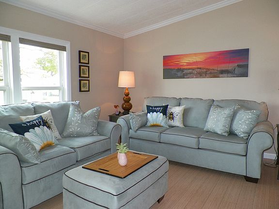 2nd image of 321 Country Club Cir W