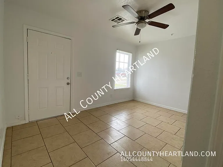944 SE 14th St #1 — Photo 3