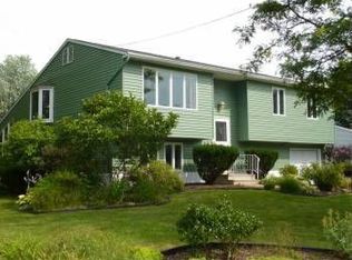 7402 Jessica Dr, North Syracuse, NY 13212