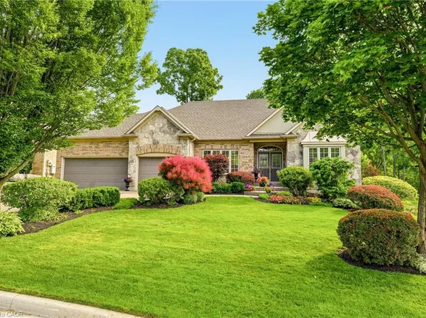 53 Rockcliffe Rd, Hamilton, ON L9H 7H5