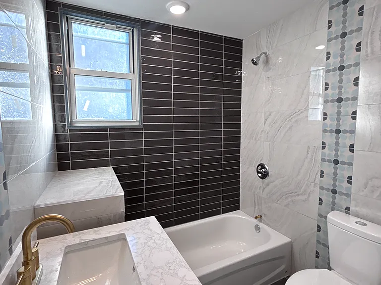 546-550 E 25th St #2 — Photo 9