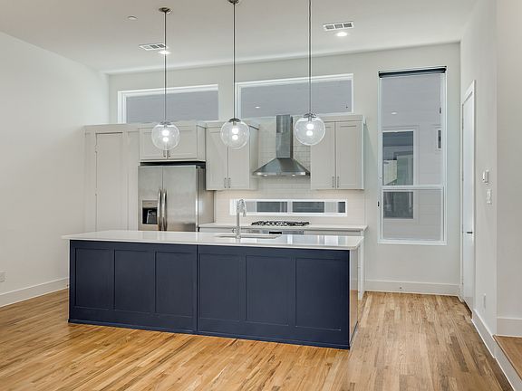 5th image of 4718 Bryan St #204