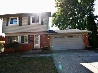 12816 Kinlock Dr, Sterling Heights, MI