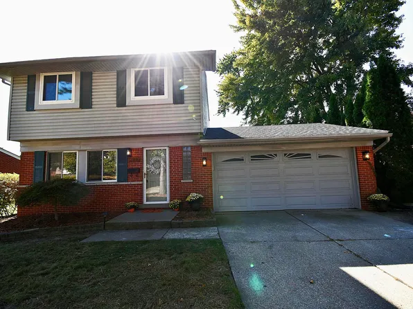 12816 Kinlock Dr, Sterling Heights, MI 48312