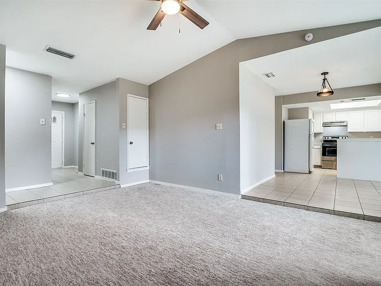 614 Debra Dr — Photo 3