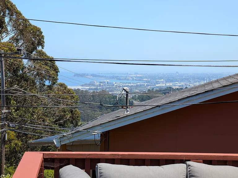 270 Amador Ave — Photo 21