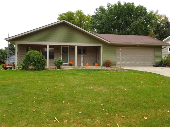 1010 Brown St, Hull, IA 51239