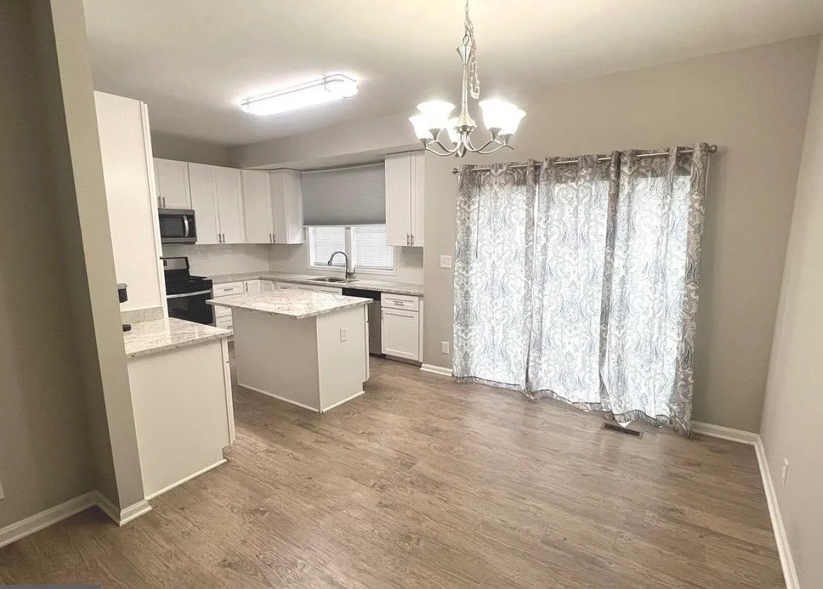 1 bed, 1.5 bath, 1594 sqft, $1,200 — Photo 3