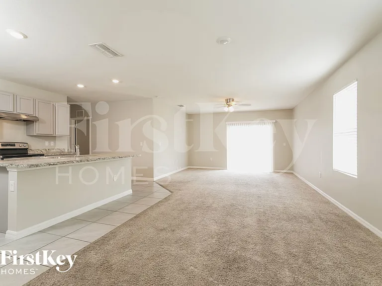 1055 Andean Ln — Photo 2