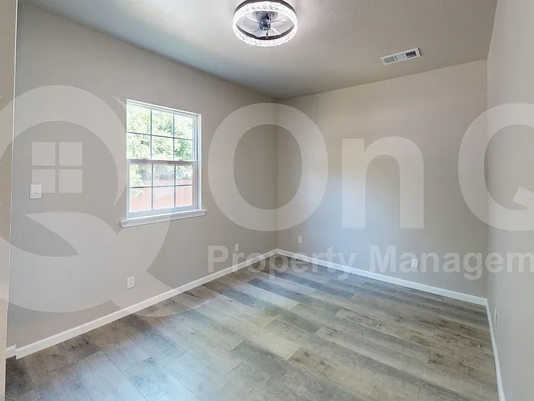 2209 Wellington St — Photo 11