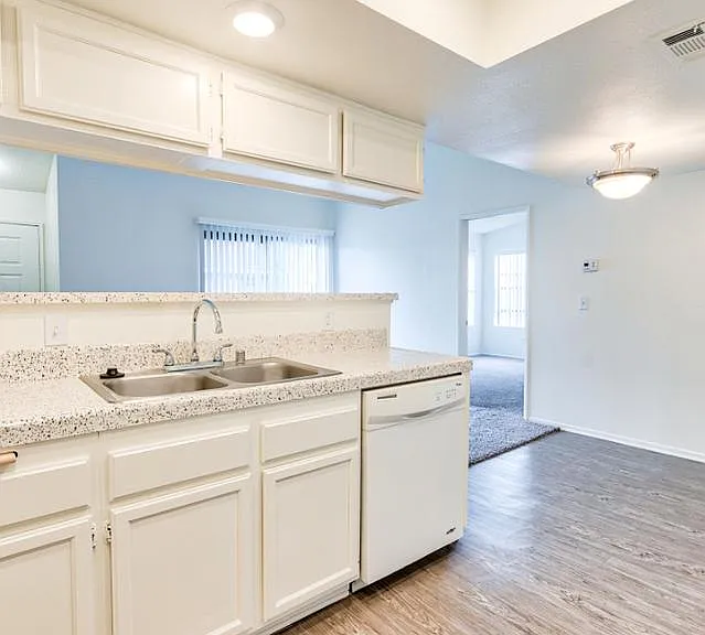 La Sierra Apartments — Photo 19