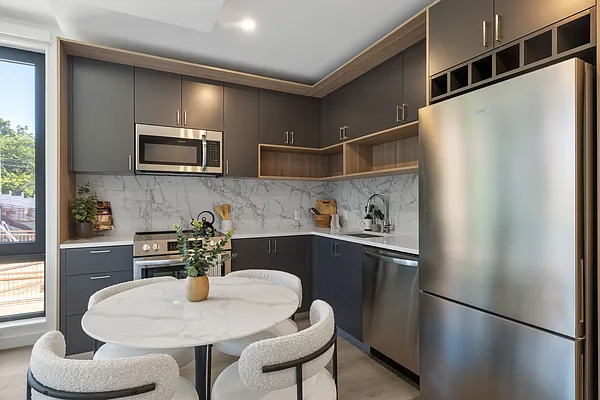 72-01 Queens Boulevard #1128