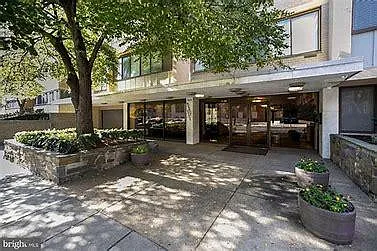 Building Photo - 522 21st St NW #310