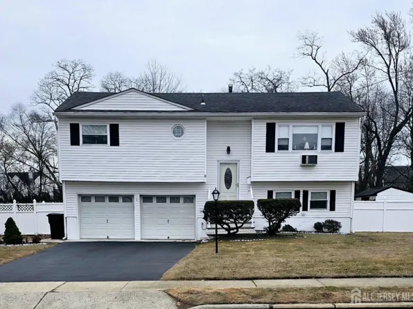 8 Brooklawn Dr, Hazlet, NJ 07730