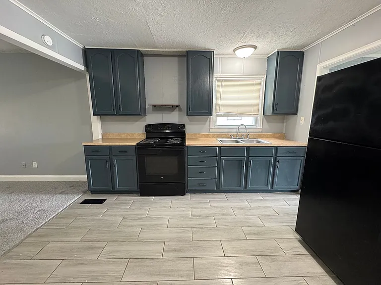 712 Melvenia St — Photo 5