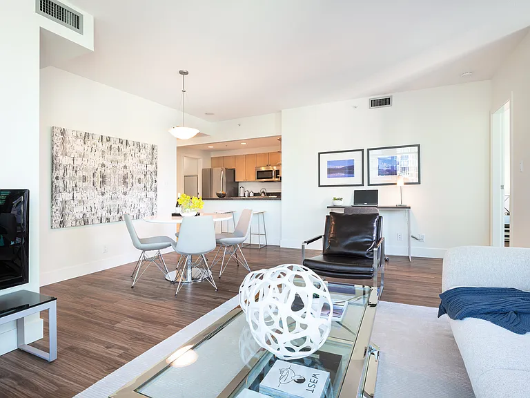 699 Cardero St — Photo 17