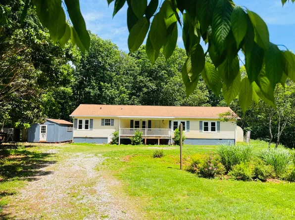 139 Daffodil Dr, Vinton, VA 24179