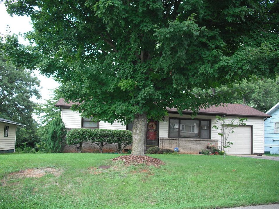 1st image of 2233 W Gilbert Ln
