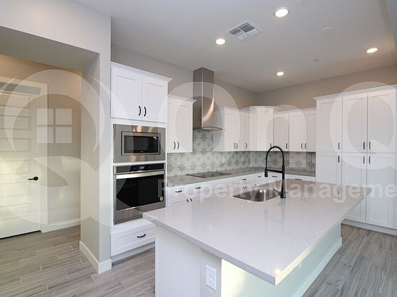 4th image of 231 E Azalea Dr