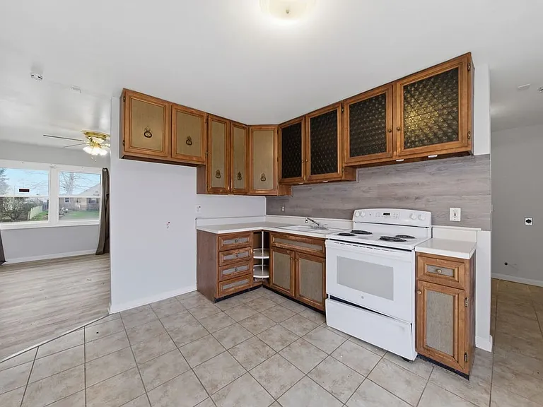 850 Saint Bartholomew Dr — Photo 37