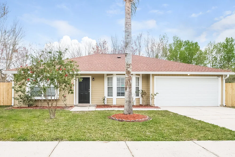 3 bed, 2.0 bath, 1627 sqft, $2,200 — Photo 1