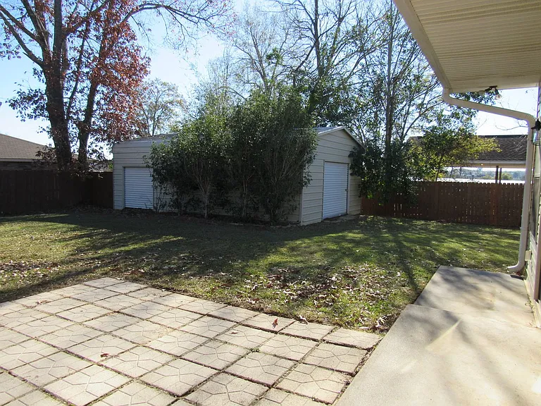 928 E Lee St — Photo 13