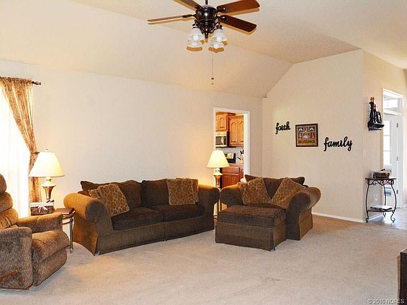 3rd image of 12330 Skyline Dr