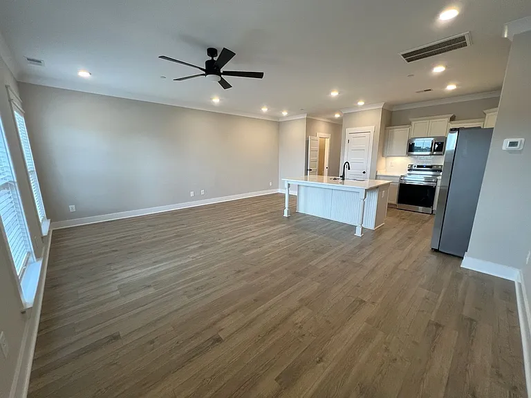 304 Lynwood Station Blvd — Photo 9