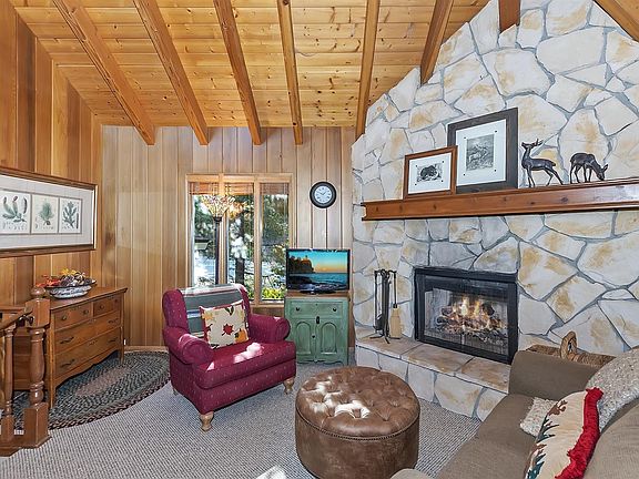 3rd image of 338 Klamath Dr
