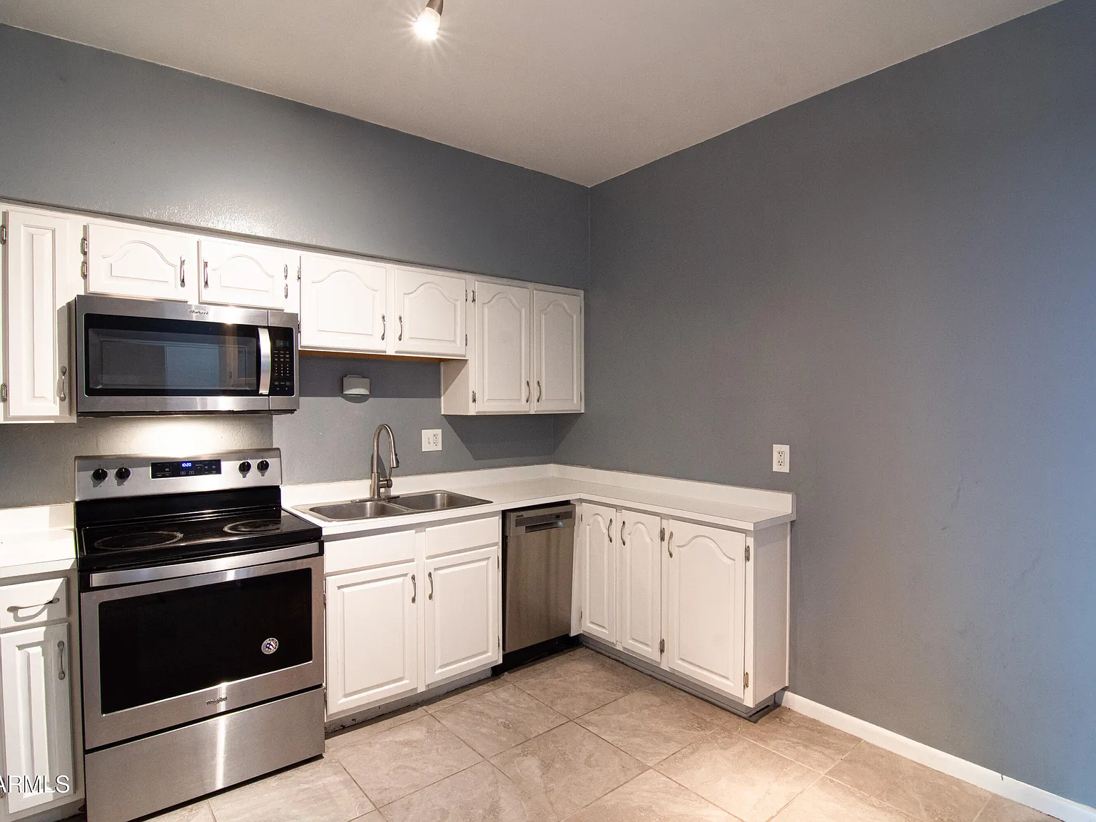 1 bed, 1.0 bath, 754 sqft, $1,295 — Photo 2
