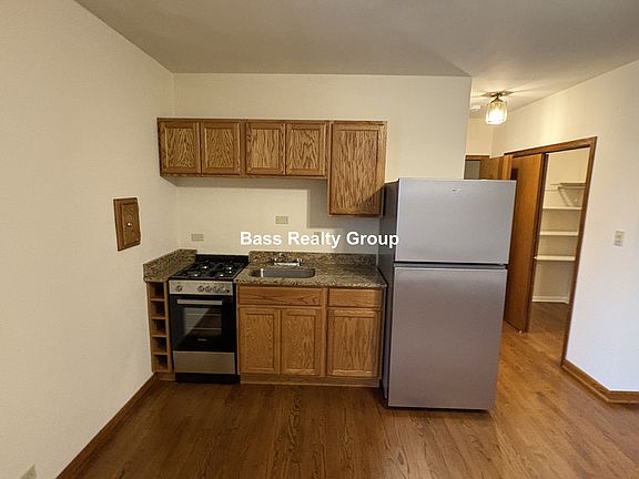 3rd image of 4806 N Kedzie Ave #214