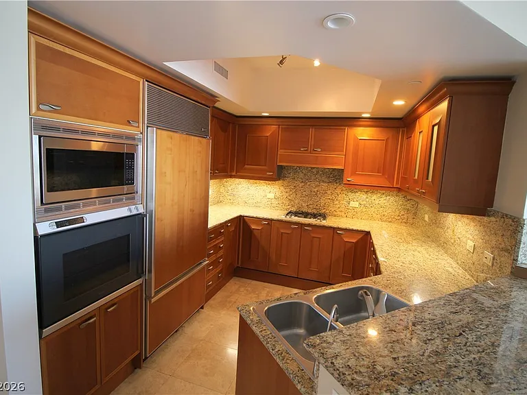 2777 Paradise Rd #708 — Photo 2
