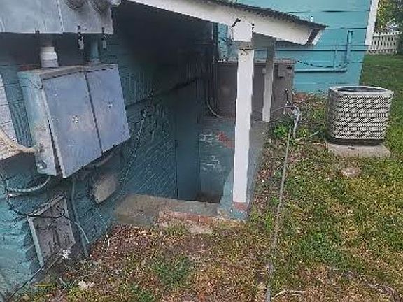 4th image of 317 Sortwell St APT B