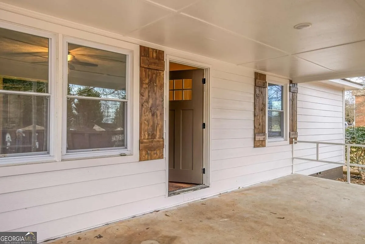3 bed, 2.0 bath, 1344 sqft, $2,500 — Photo 2