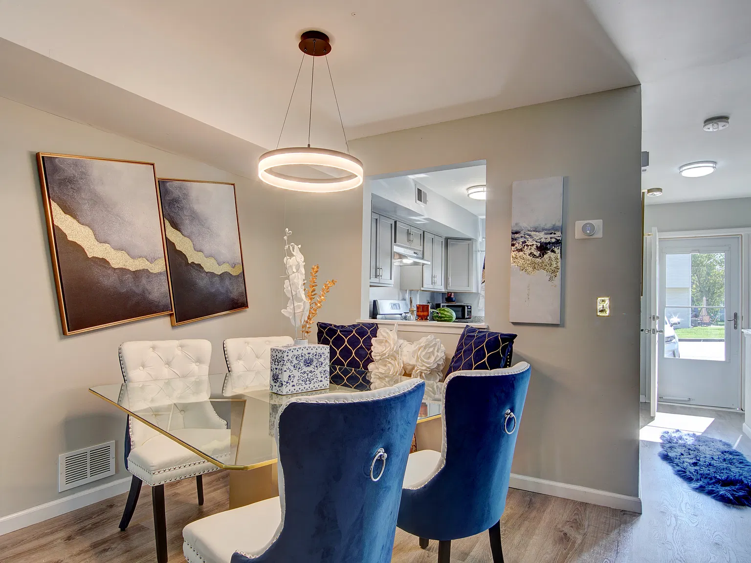 33 Queens Way — Photo 4