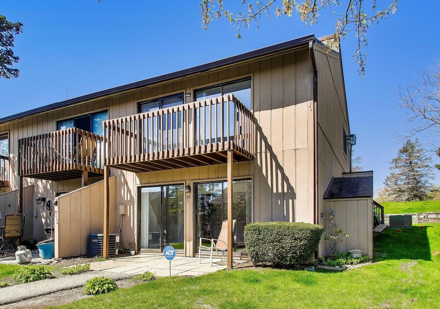 22 Jamaica Colony APT 1