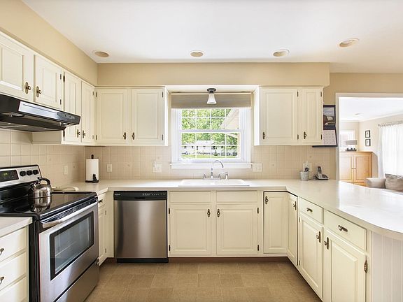 2nd image of 638 Center St