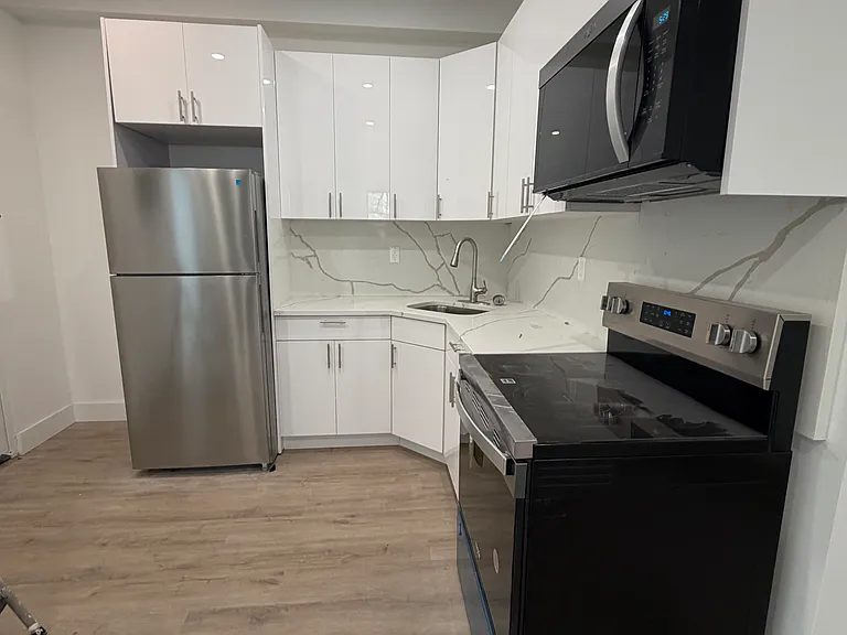 1311 Harrod Ave #2R — Photo 1