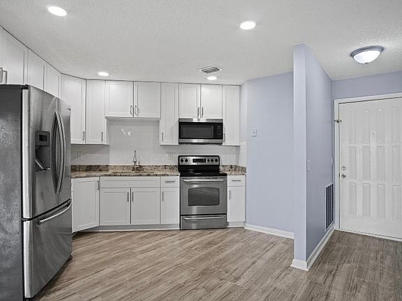 4th image of 2069 NE Collins Cir APT 110