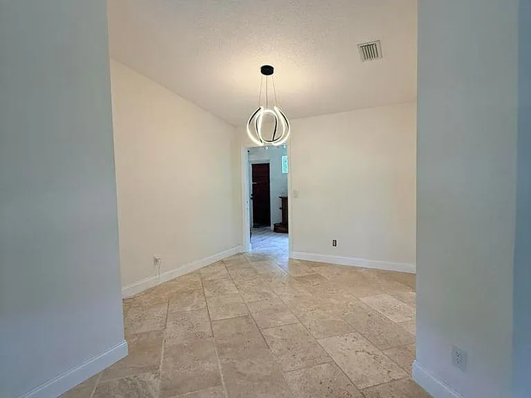 550 SW Natura Ave #550 — Photo 15