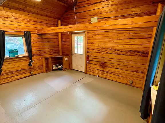 2nd image of 685 Nichols Ln