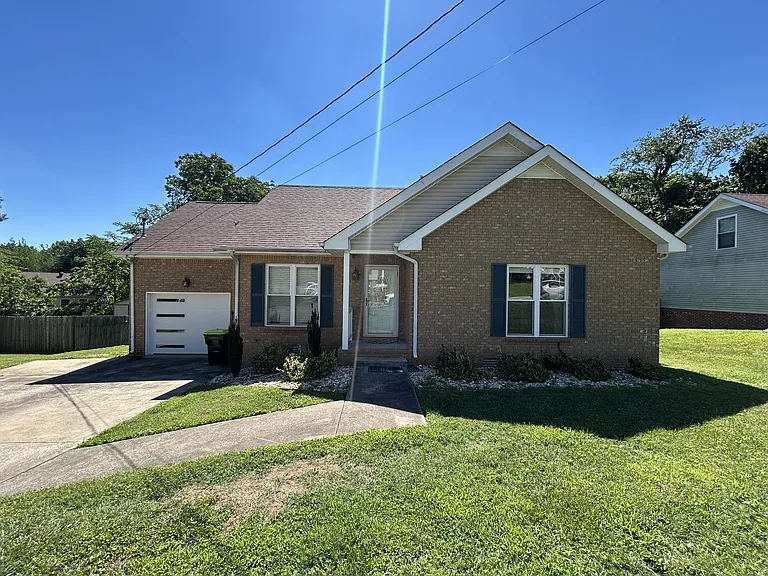 808 Leigh Ann Dr — Photo 1