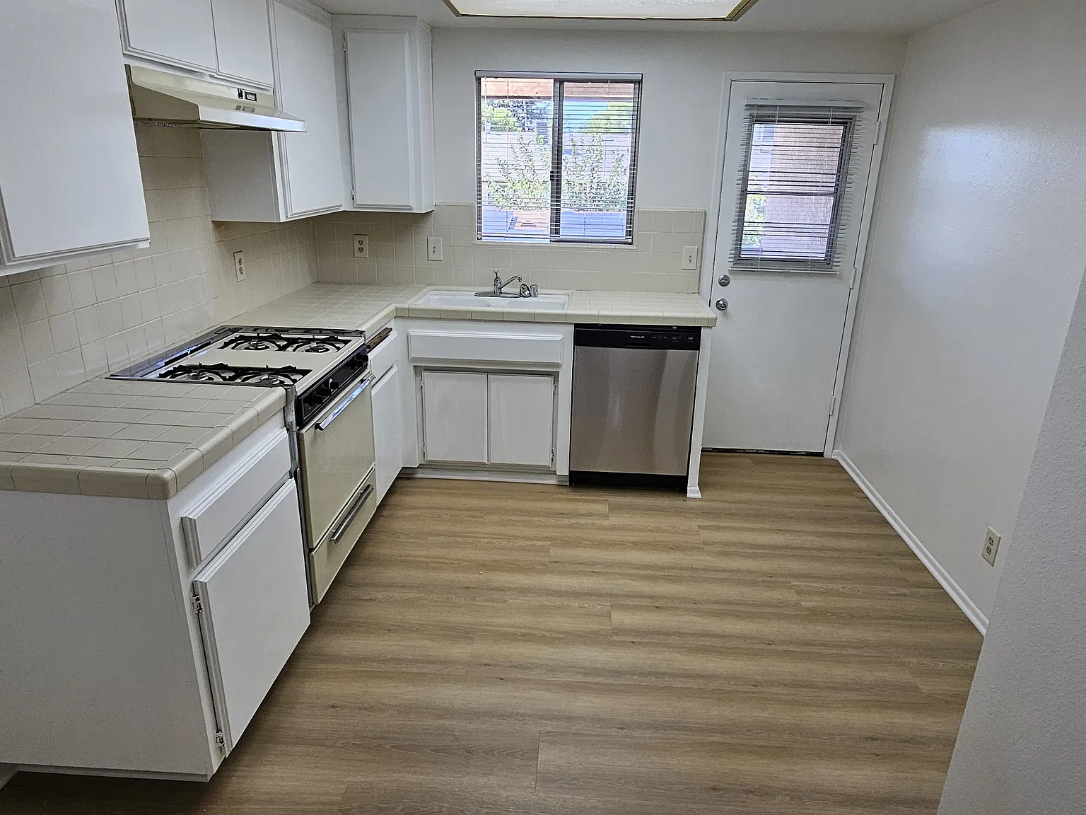 1 bed, 700 sqft, $1,995 — Photo 4